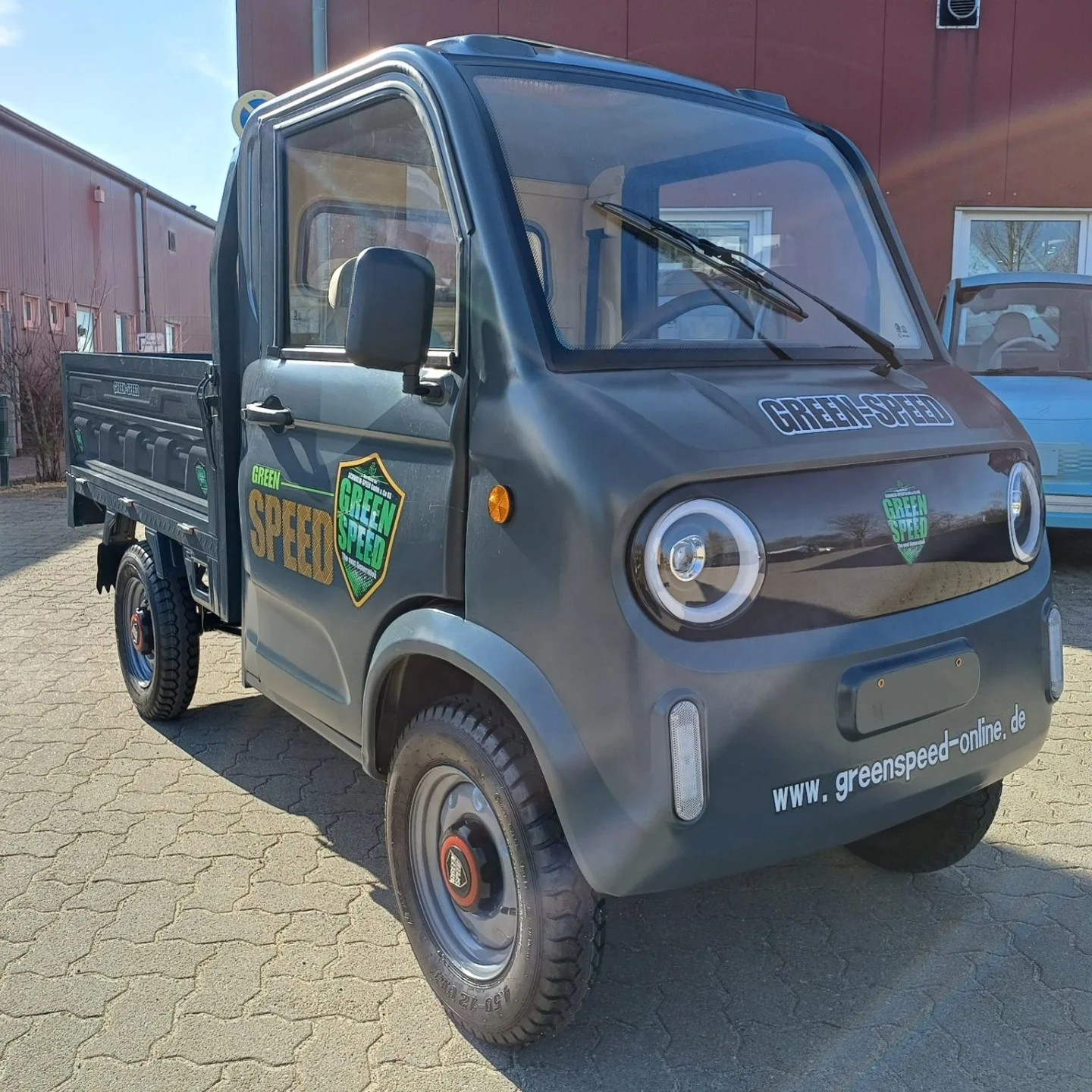 home_hero_01_cargo_grau.jpg